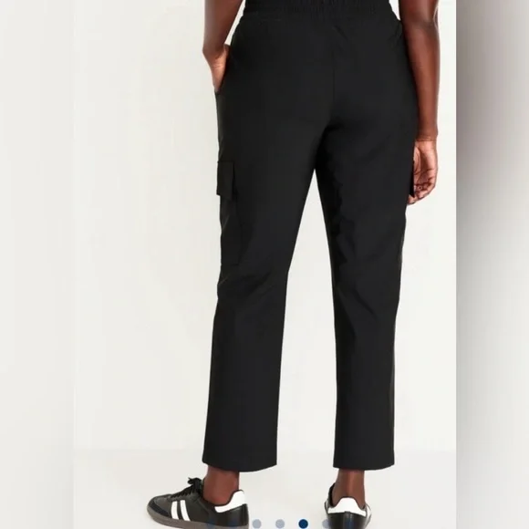 Old Navy Black Women's Joggers - Picture 4 of 15